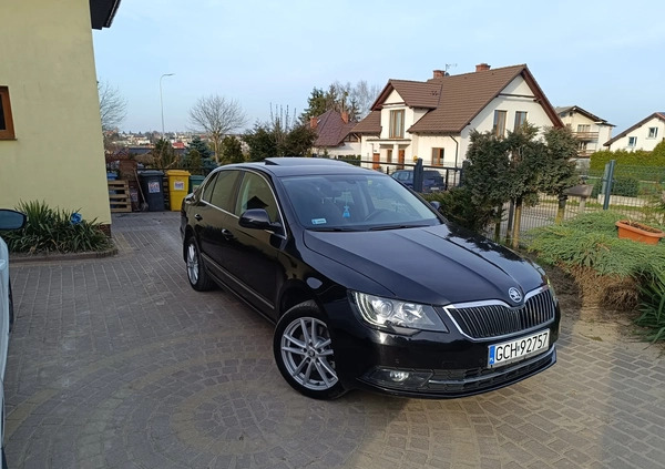 Skoda Superb cena 43900 przebieg: 300000, rok produkcji 2013 z Chojnice małe 301